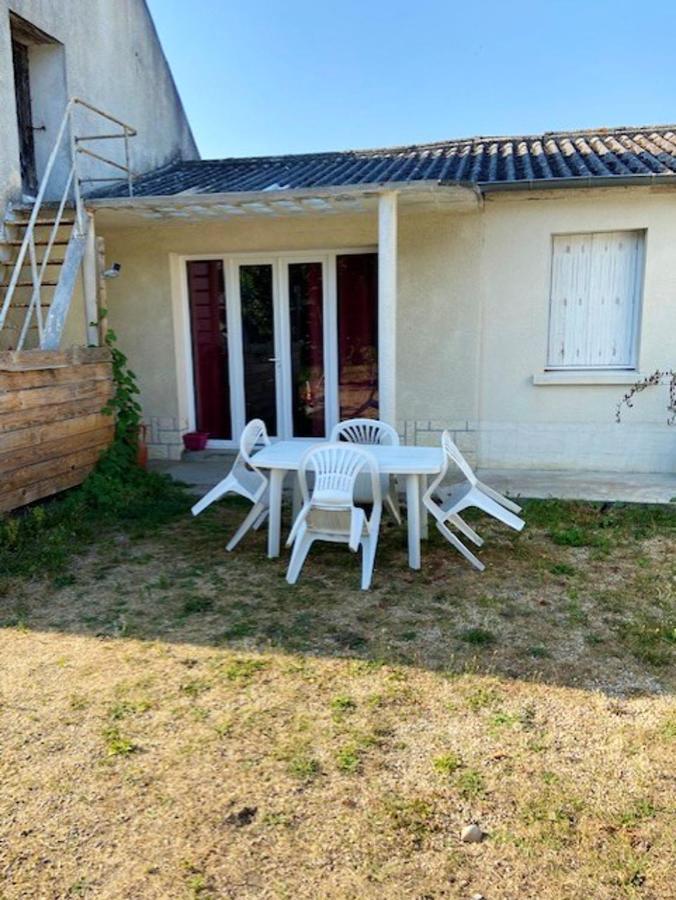 Maison Charmante A Saint-Patrice Avec Jardin Prive Exterior foto